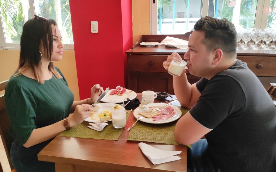 Desayuno Restaurante Las Delicias en Hotel Tunas Cuba 